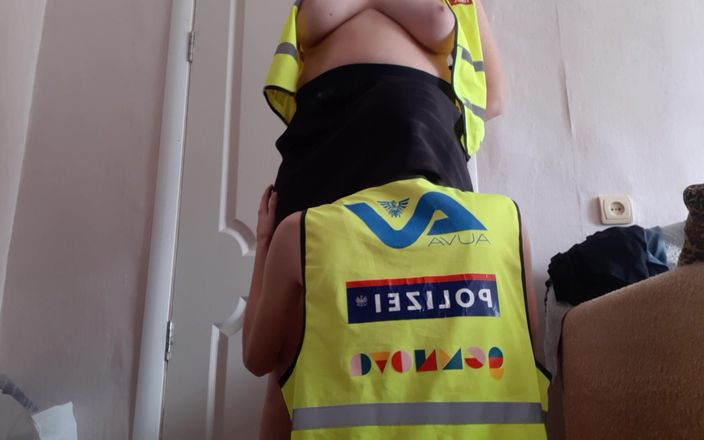 Lesbian-illusion: Две полицейские жестко трахаются