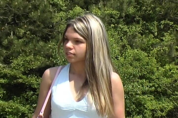Porno kino: This German Amateur Likes to Pee in Her Panties