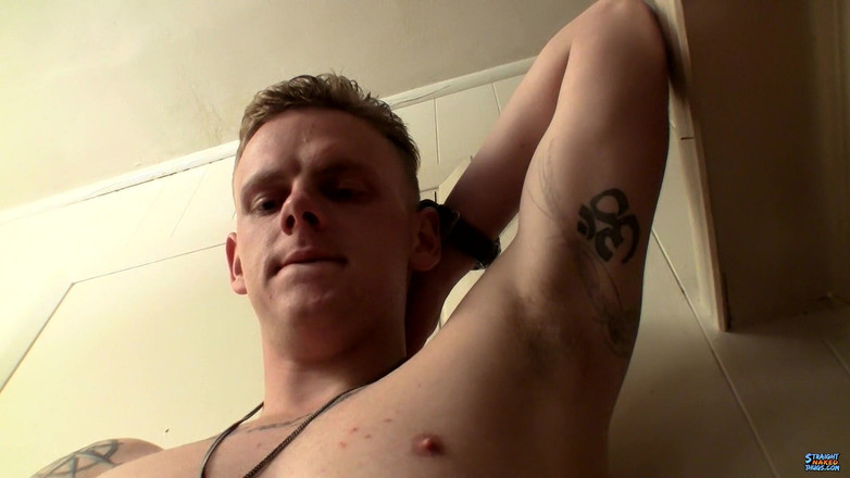 Straight naked thugs: Il ragazzo etero fa piacere al suo cazzo