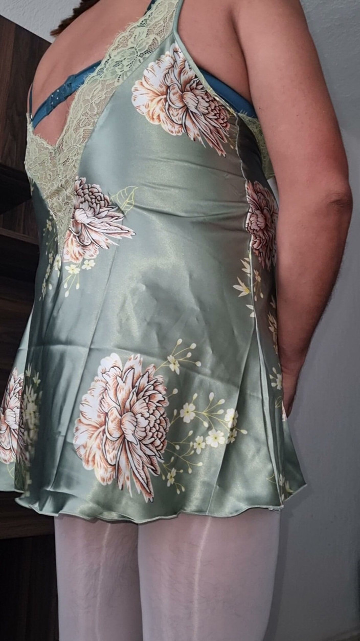 Sexy shinny clothes: Sexy Silk Nightgown, a Little Pleasure Without Hands Before Going...