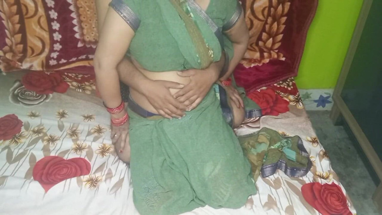 Manjushukla: Indisk vacker bhabhi med romantik med sin man.