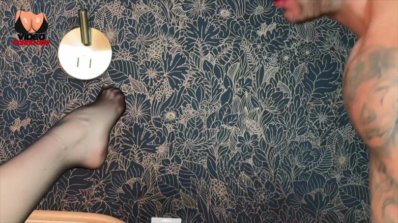 Video Porno One: Красива дика брюнетка приходить ковтати свою дозу сперми!