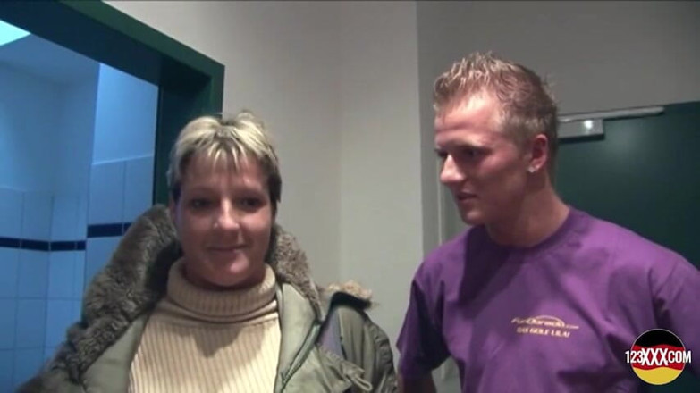 123XXX - 100% Amateurs: Милфа с короткой волочой нуждается в квартире и готова на все