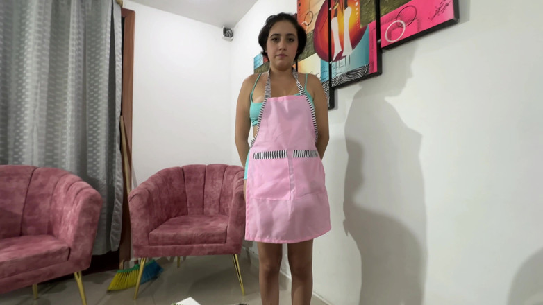 ManuelaAlvarez: Veo Que Mi Sexi Culona Sirvienta Trabaja Mucho Asi Que...