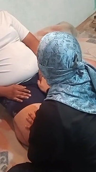 Moslima meisje Hijabi Baby wil harde seks door vriend