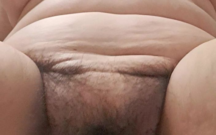 Mommy big hairy pussy: Mamă sexy arată cu mișcările pelvine cum îi place să se...