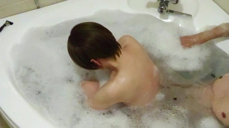 akeieroi: Bak mandi menggoda bermain dengan pasangan perselingkuhan