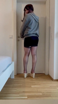 El crossdresser bromea como una fiesta