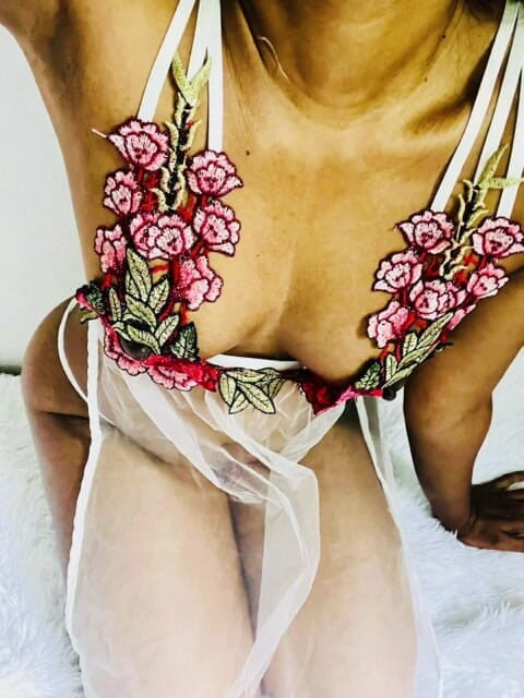 Sweetysingle: Moje sexy tělo - Srílanská holka si hraje
