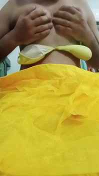 เกย์อินเดียแต่งตัวข้ามเพศ Gaurisissy XXX เย็ดใน Lehenga สีเหลือง