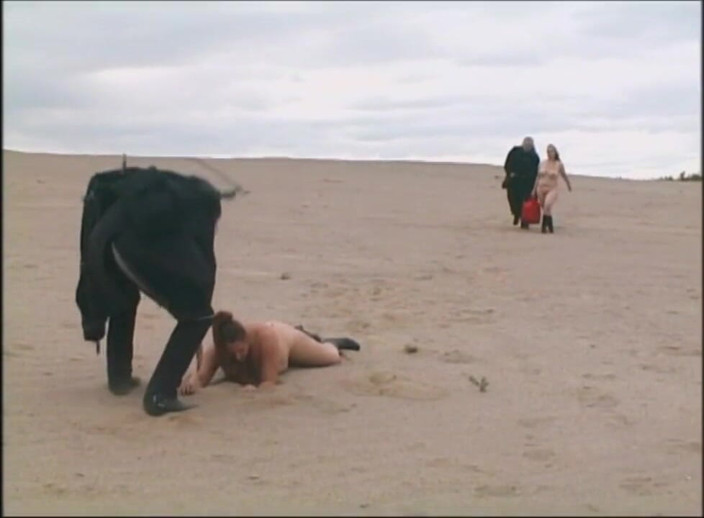 Absolute BDSM films - The original: Culo grasso e sculacciate - Sulla spiaggia