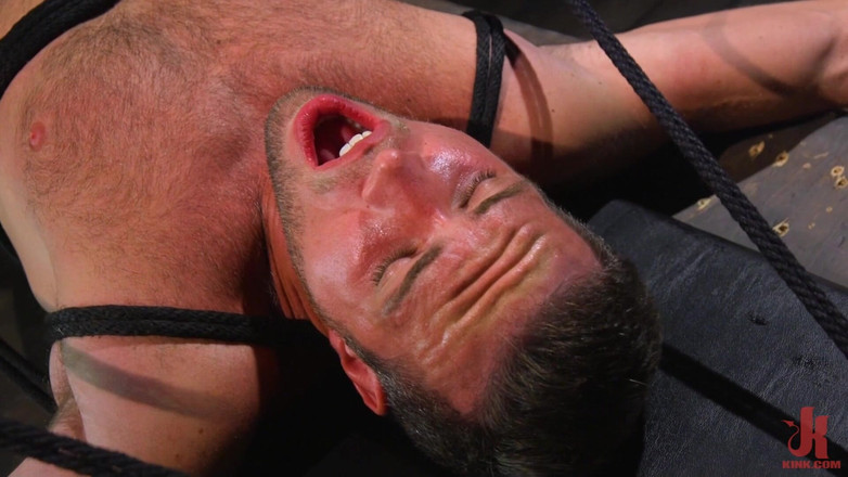 Kink Men Classics: Kaslı Tanrı aşırı işkenceye katlanır