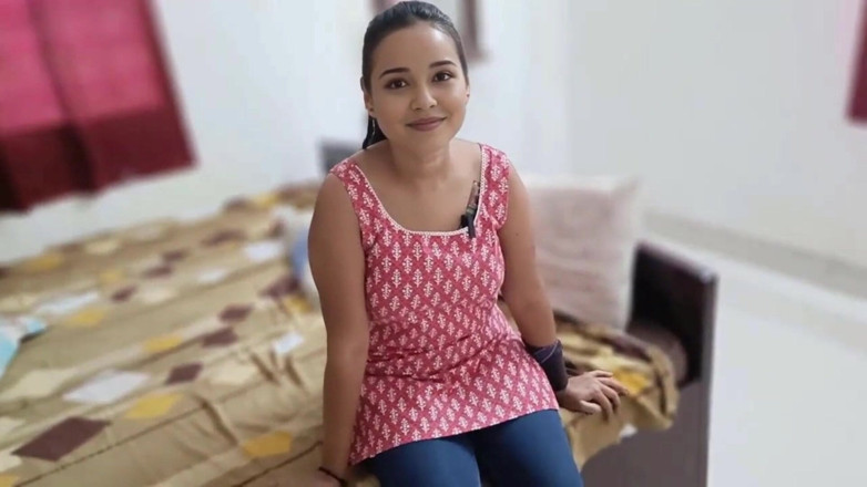 Rabi jon: Teman wanita menghabiskan masa antara satu sama lain berkongkek detik...
