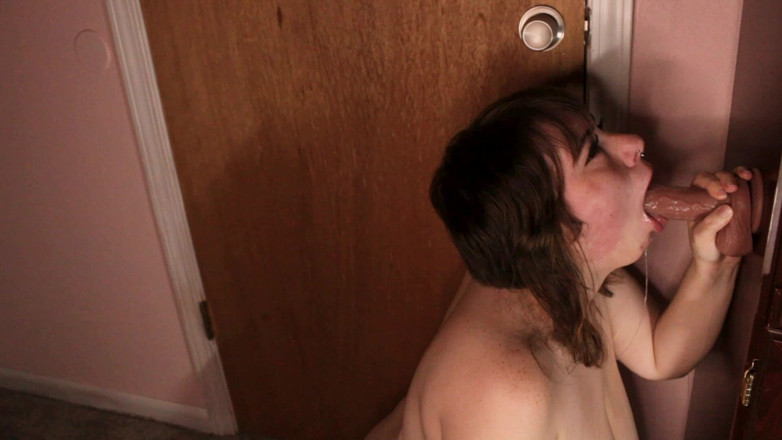 Mushroombitchx: Geölte dildo reitet auf der seite pOV