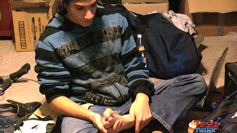 Tasty Twink: Jiffy-toes