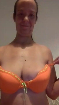 Îmi dau jos lenjeria sexy pentru tine