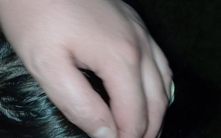 Lesbian-illusion: Elle m’a épinglé contre un arbre dans le parc et gourmandise...