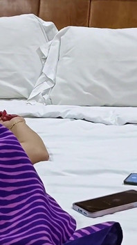 Tina Nandy ile güzel kız lezbiyen