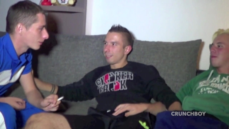 FRENCH AMATORS SEXTAPES: Ohne gummi sexvideo mit turnschuhen demütigung