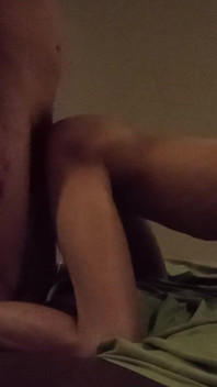 Ho lasciato che il mio ragazzo caldo e sexy mi scopasse duramente fino a quando non viene nel mio culo
