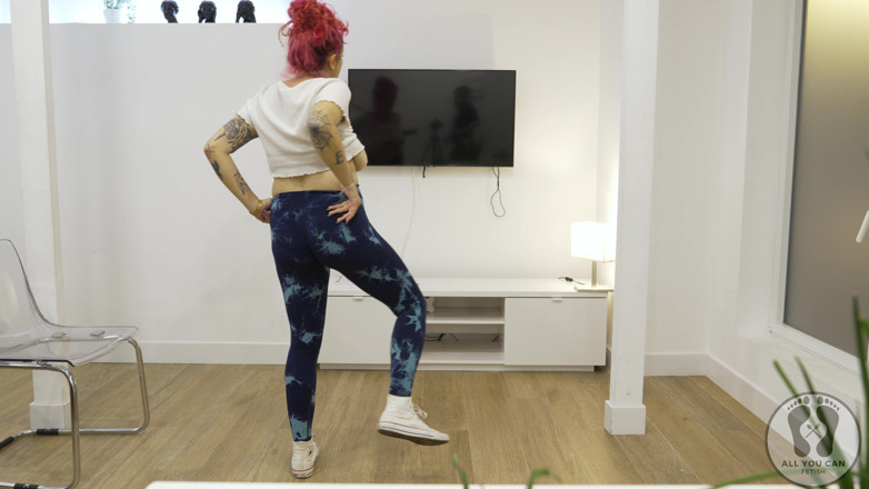 All You Can Fetish: Yoga allenamento riscaldamento jumping jacks saltando corda grandi tette