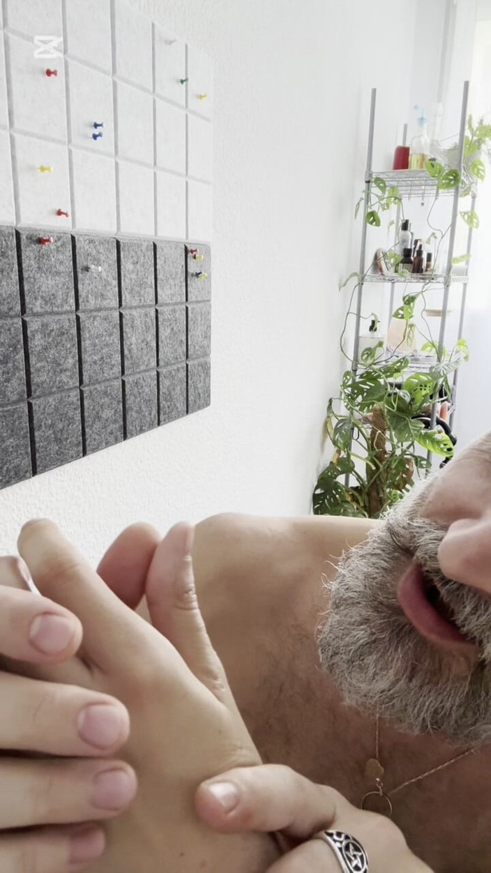 MegaPollonyCulazo: 페를루치가 나를 물고 있어