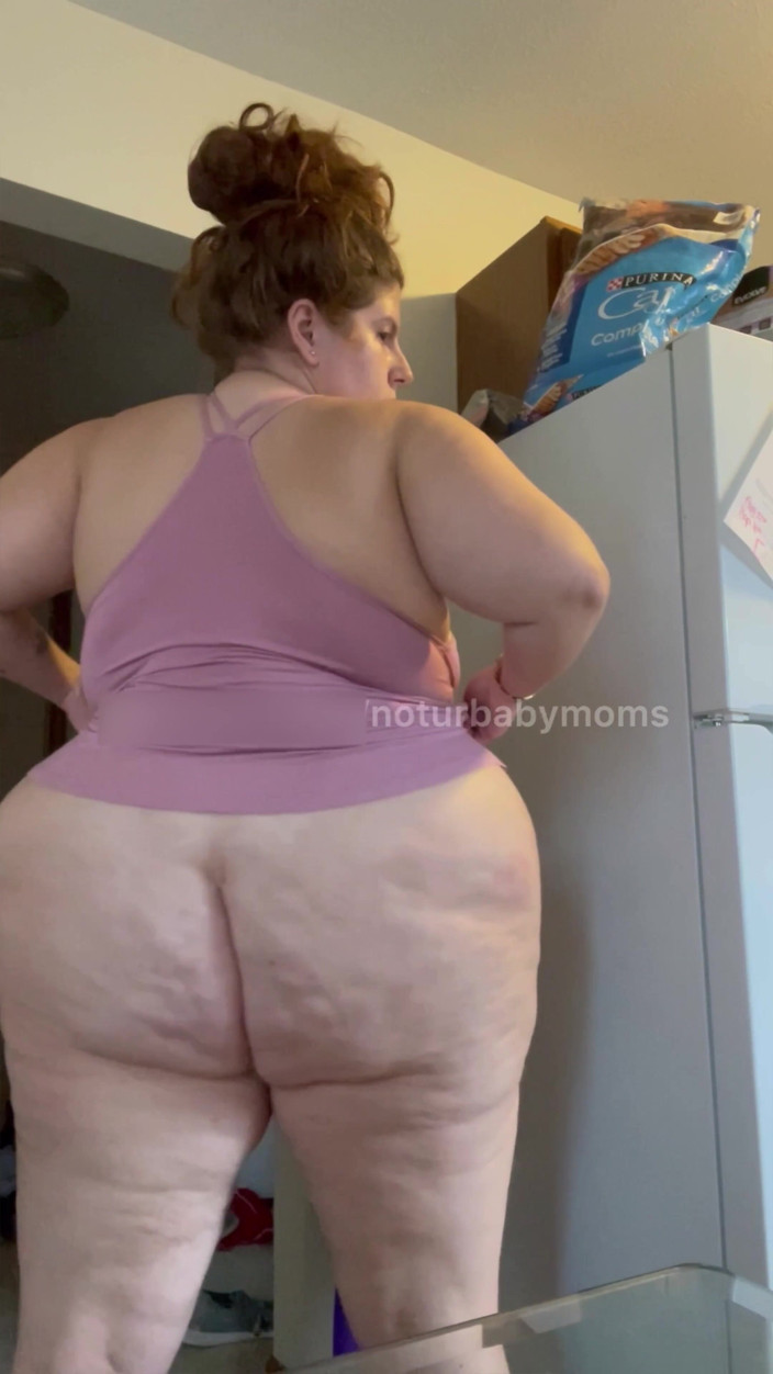 noturbabymoms: BBW Stripping and Shaking in Pink Dress