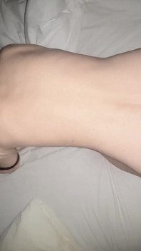 พยายามเย็ดตูดน้องสาวเลี้ยงแต่รู้ตัวว่าหีรูตูดของเธอไม่ใช่สำหรับควยฉัน