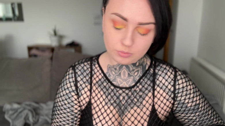 Miss Valentina: Fire Play CBT