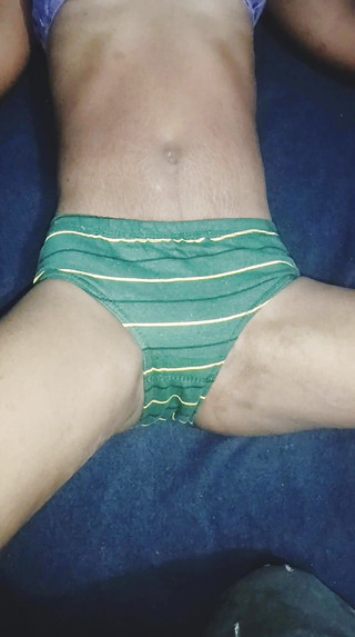 Racing: Indická desi bhabhi má sex s balónkem