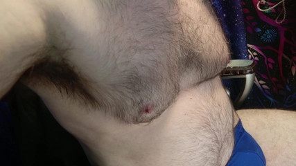 JJ7779: Poniéndose Todo Loción