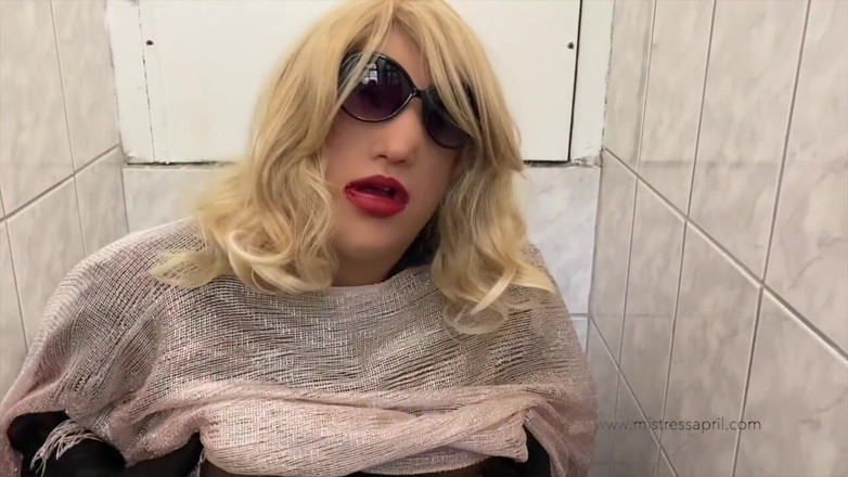 Mistress April: Громадський туалет повії від господині Ейпрі