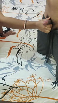 घर पर अकेली सौतेली बहन पूरी रात चुदाई करके खुश है