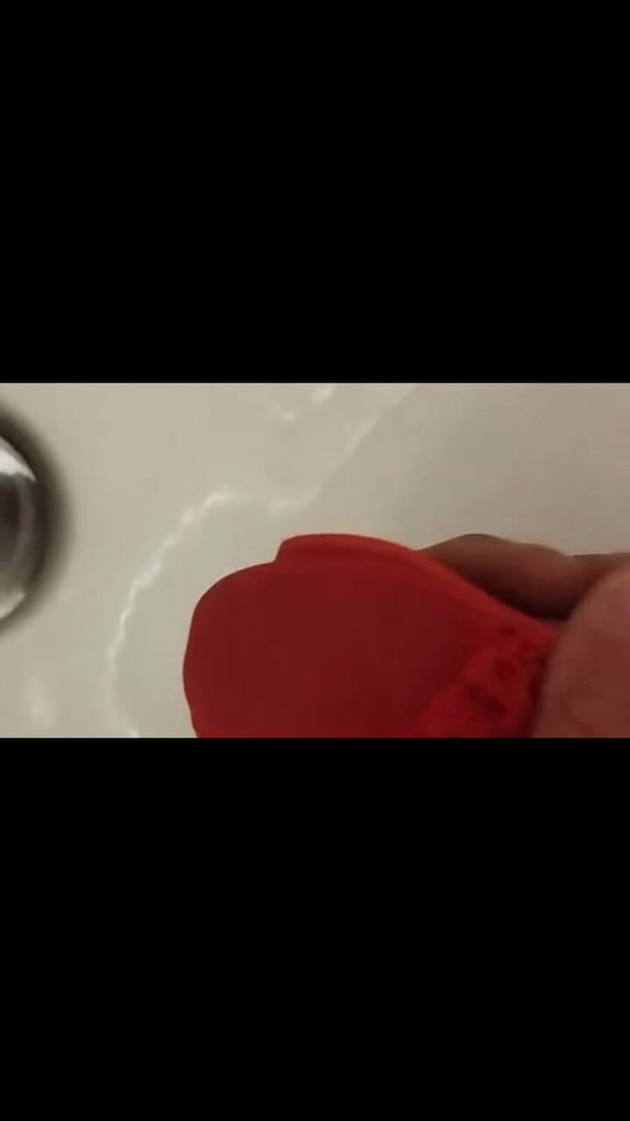 cyryl_444: Xuất tinh trong quần lót của hàng xóm