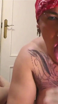 Großer cumshot in meinen mund mit tiefer kehle