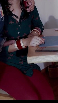 Sexo bhabi con hermanastra india caliente en repartidor de audio hindi, video hindi completo viral