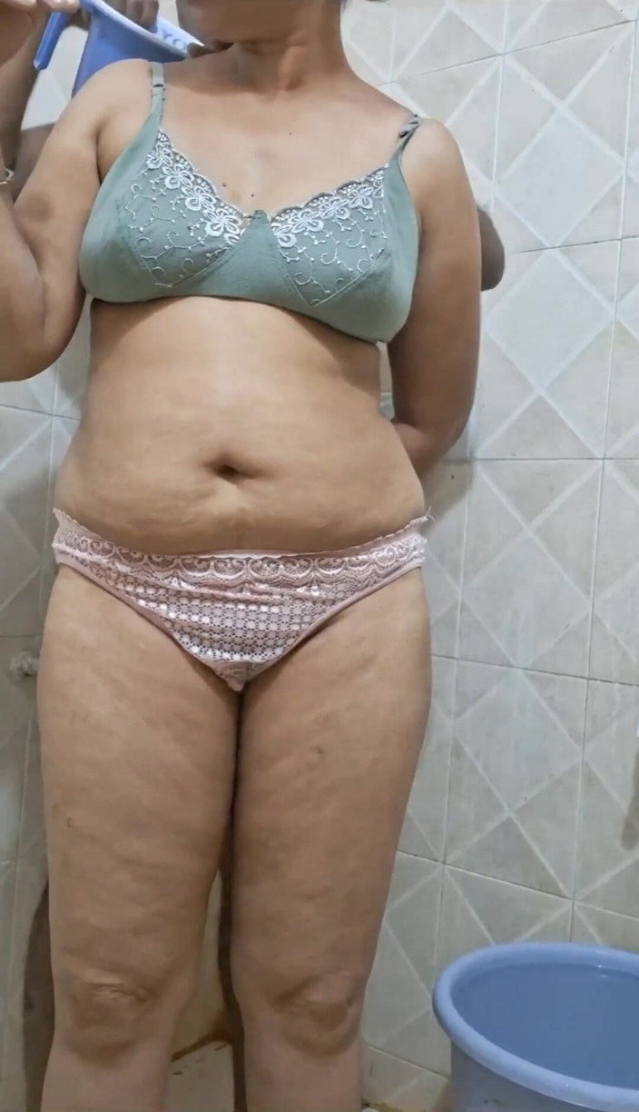 Sexy sindu: Cặp đôi nóng bỏng nhất làm tình trong phòng tắm