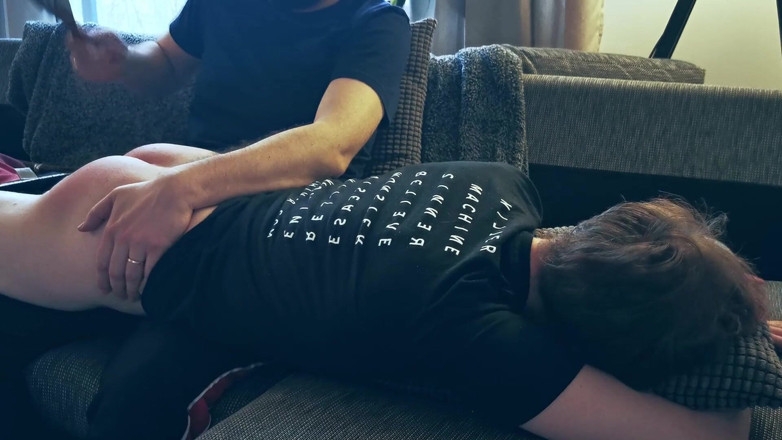 Oznob Oznofla: Amateur Boy Gets His First Spanking