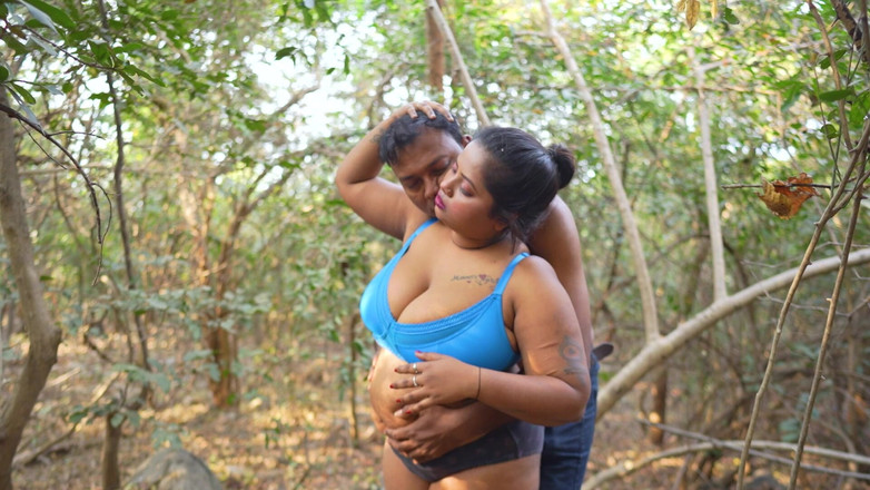 JAYESH GUPTA: O fată singuratică din junglă face sex