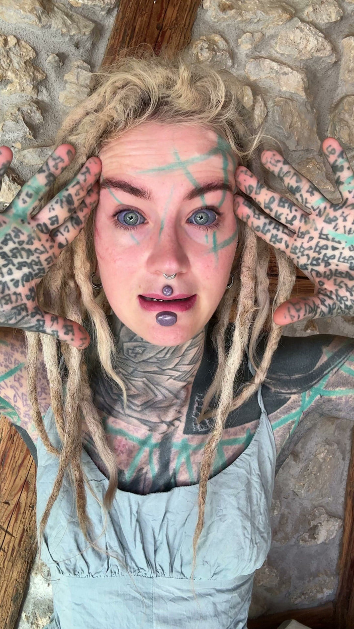 Anuskatzz: Ho Nuove Tette E Una Blephoplasty Superiore. in Questo Video...