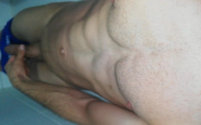 Rey rey: Cewek sange ini lagi asik mainin toketku dengan ganas sampai...