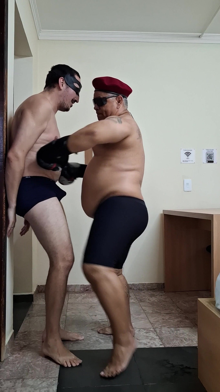 Punchbagplz: Kapten Dominator X Jobber, falska Gutpunch