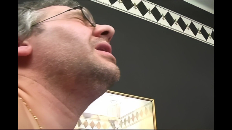 TRANS-ATLANTIC: ペニスをシーメールに吸う