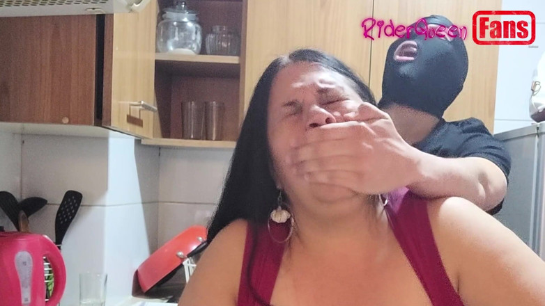 Riderqueen: Video untuk penggemar: aku dientot sama cowok bertopeng di dapur