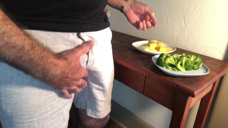 OhTrevor: OhTrevor jí pro větší nálož spermatu.