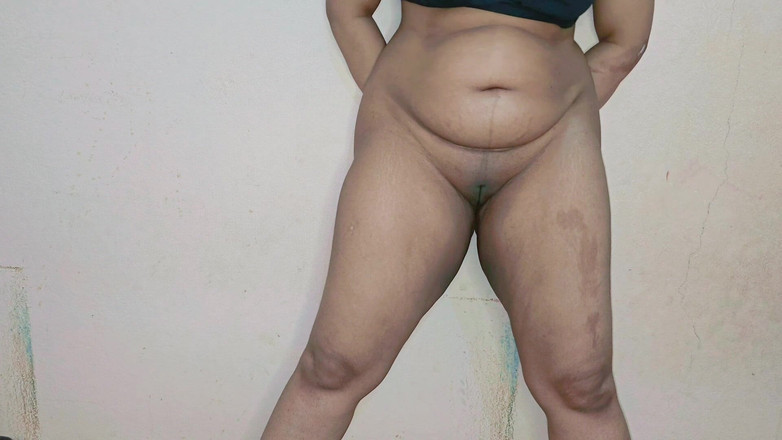 Sairaxsaim: J’ai mesuré ses grosses cuisses puis je l’ai baisée