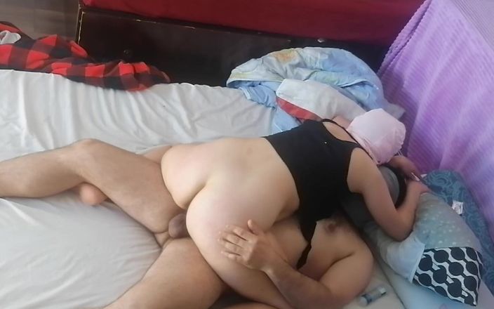 Amateur_MS: Foreplay in the Bedroom with an Amateur Couple. Amateur MILF...