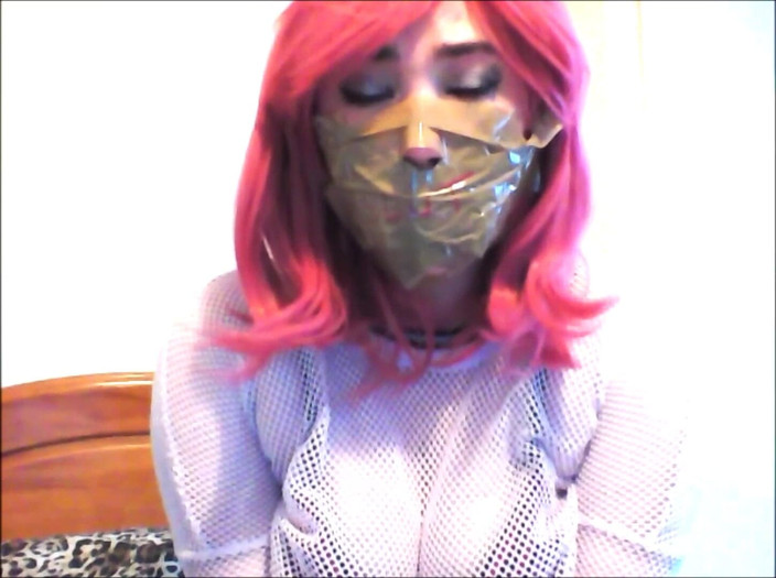 Selfgags classic: Misha Mayfair trong: Sock-nhồi Băng Gag Talker!