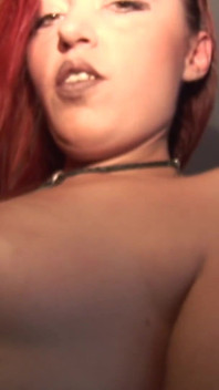 Zrzka milf šuká svého muže v jejich bytě