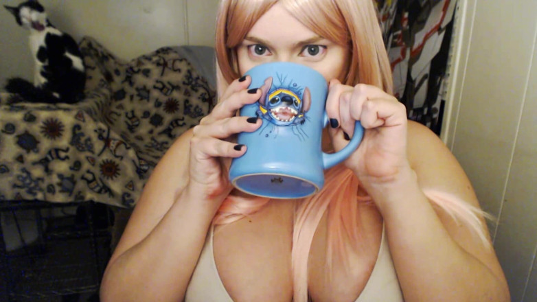Scarlet Vixen: Game Night - Mug Chug și Burping! (wmv)